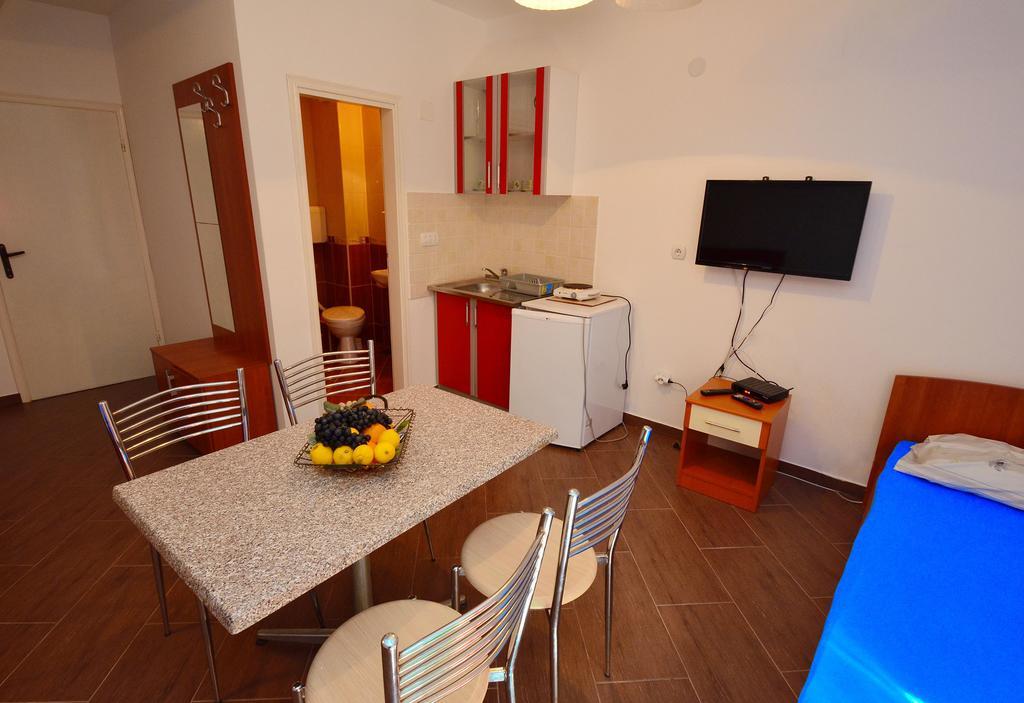Apartments Scorpio โกตอร์ ภายนอก รูปภาพ