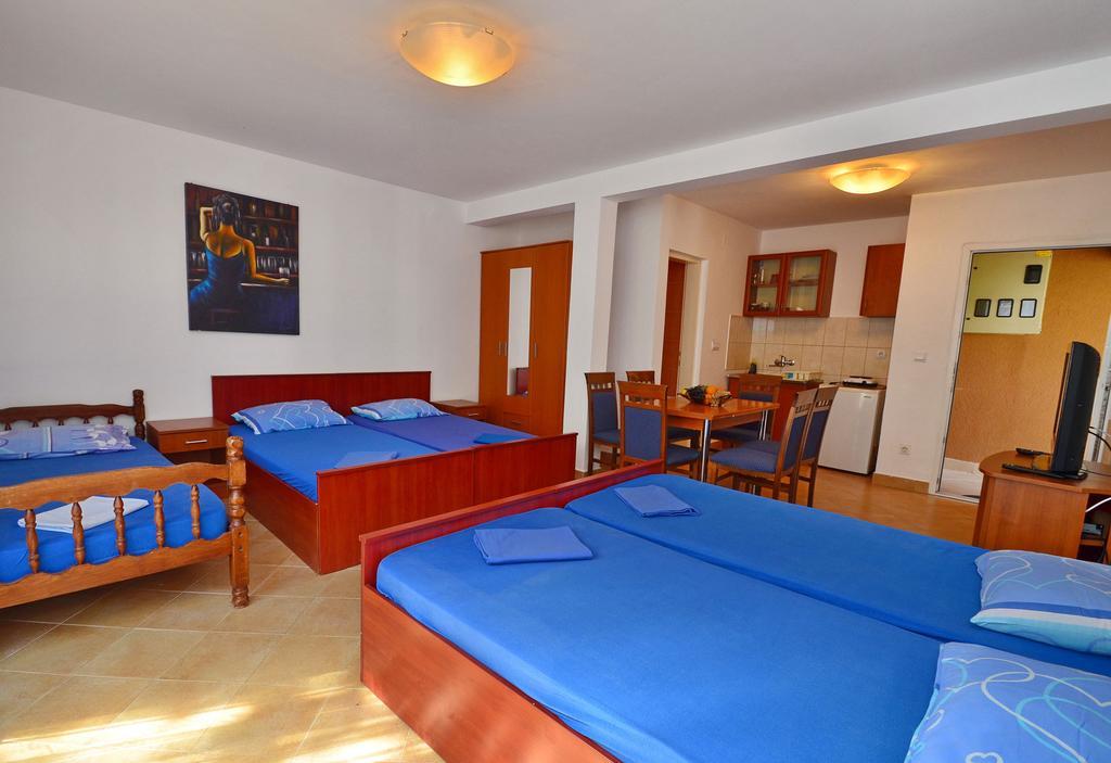 Apartments Scorpio โกตอร์ ห้อง รูปภาพ