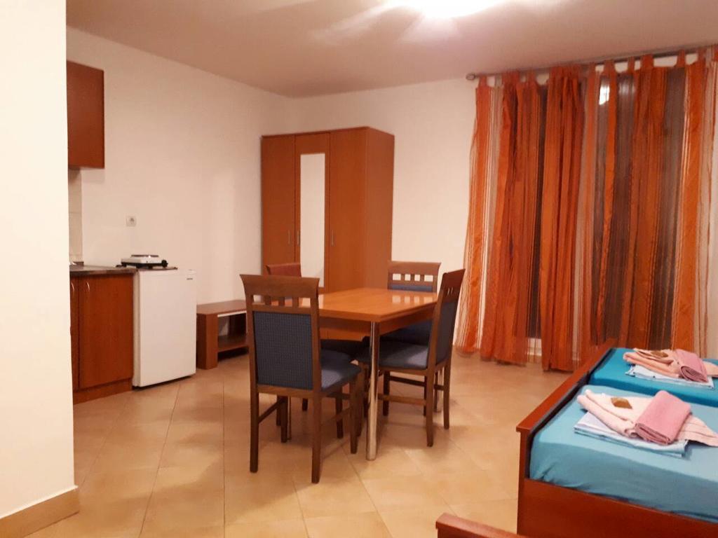 Apartments Scorpio โกตอร์ ภายนอก รูปภาพ